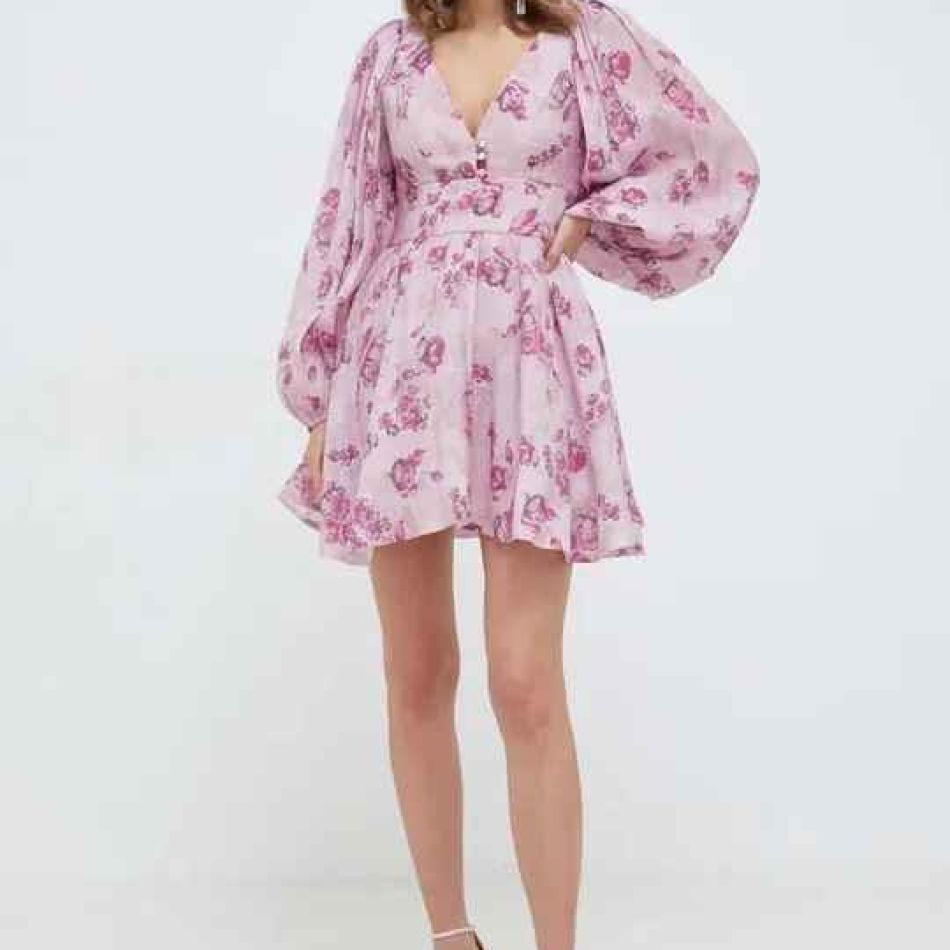 Îmbrăcată în Dragoste: Cele mai elegante rochii pentru Ziua Îndrăgostiților și Dragobete