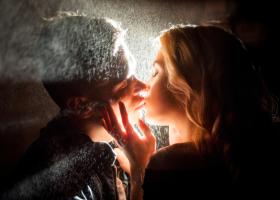 Fetișul dublei penetrări în cuplu: cum îl explorezi cu jucării sexuale, în siguranță, cu igienă și reguli anti-contaminare
