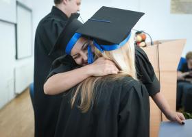 Fiica Adrianei Iliescu a terminat liceul în calitate de șefă de promoție. Eliza Iliescu se va înscrie la două facultăți