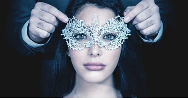 Parerea psihologului: De ce purtam 'masca perfectiunii' pe Facebook?