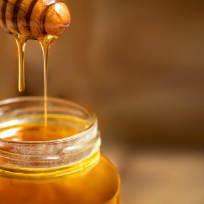 Câte calorii are mierea? Care sunt recomandările și contraindicațiile consumului de miere?