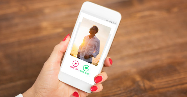 Sunt Lorena și cred că ți-aș da swipe right pe Tinder