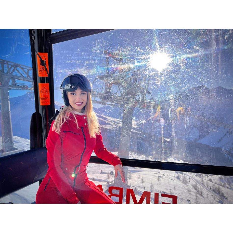 Andreea Bălan, fericită alături de Victor  Cornea: O nouă poveste de dragoste pentru artistă