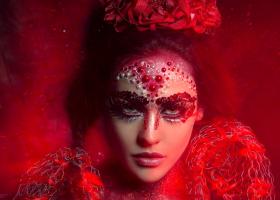 Astrologie: Femeia Rac, cea mai buna sotie din zodiac