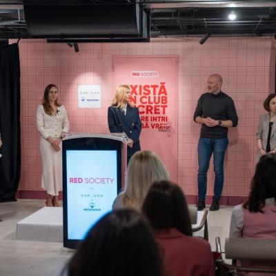 Primul program din România care oferă elevelor și studentelor produse menstruale și consultații ginecologice la 50% reducere
