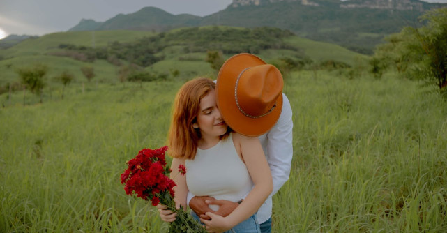 Simți fluturi în stomac din nou? Minunat. Iată cum să nu te pierzi atunci când povestea de dragoste este incertă