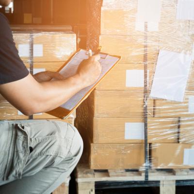 Ce opțiuni ai la dispoziție pentru a trimite colete din străinătate în România?