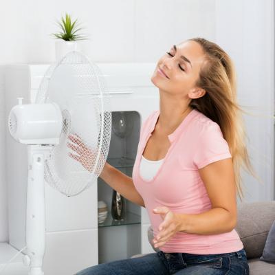 Stii sa faci fata caldurii in mod economic? 3 trucuri de a racori locuinta si a reduce consumul aerului conditionat