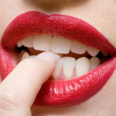 Video: Blonda din Gossip Girl lanseaza un clip deocheat