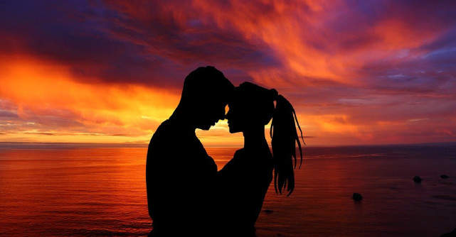 10 lucruri care iti vor imbunatati semnificativ viata sexuala in cuplu (niciunul nu include dormitorul)