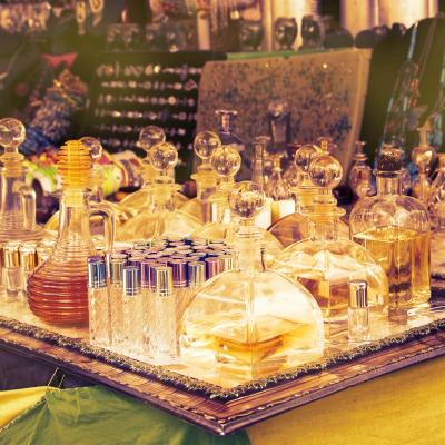 Parfumuri de firma in sticlute deosebite pentru colectionari pasionati