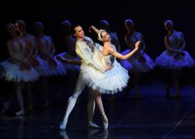 Prim-balerinii Operei Naționale București dansează alături de stelele baletului mondial, pe scena galei dedicate lui Brâncuși