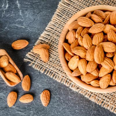 Migdalele: calorii, conținut nutrițional, beneficii sănătoase și recomandări la dietă