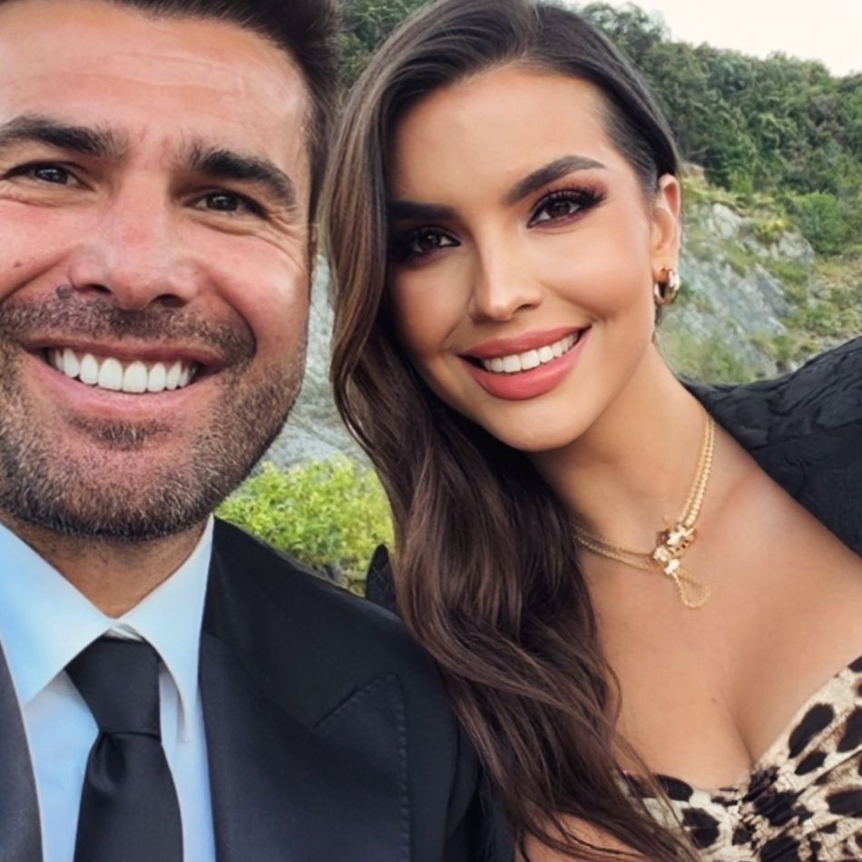 Adrian Mutu și-a surprins soția cu un gest romantic chiar în mijlocul străzii. Declarația de dragoste care i-a cucerit pe fani