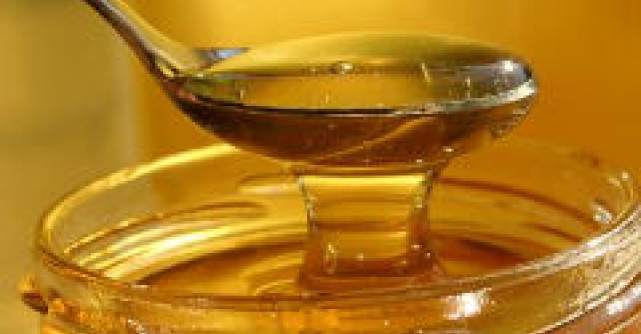 De la Cleopatra la femeia moderna: utilizarile traditionale si cosmetice ale mierii