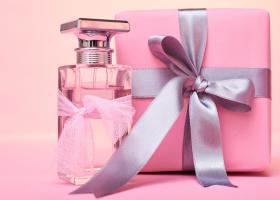Nu știi ce cadou să dăruiești? Cu aceste seturi de parfumuri nu poți da greș!