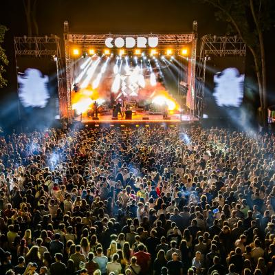 Line-up-ul complet al CODRU Festival este aici. Ultimul weekend din vară se trăiește în Pădurea Verde, la Timișoara!