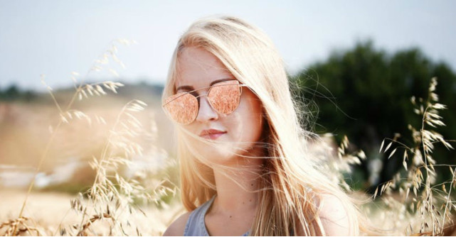 Cele mai tari modele de ochelari de soare cu efect de oglindă ca să ascunzi cearcănele din zile grele