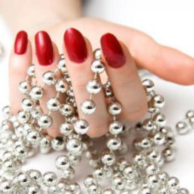 Reguli de frumusete: Culoarea manichiurii la nunta