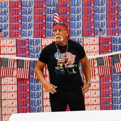 BREAKING NEWS: A murit Hulk Hogan 