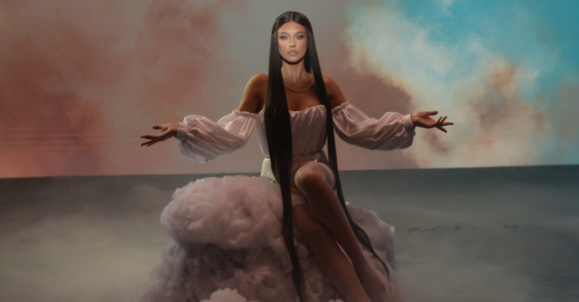 ANTONIA lansează single-ul Taifun cu un videoclip în care artista este o zeiță