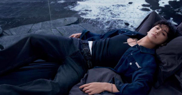 Calvin Klein dezvăluie un nou capitol dedicat denimului, cu Jung Kook de la BTS 