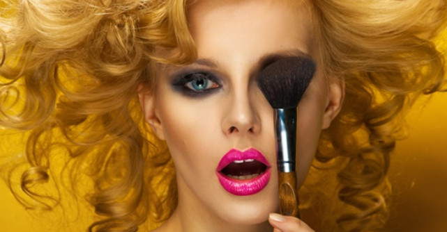 Celebreaza frumusetea alaturi de AVON!