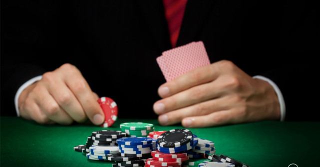 Cum te poate ajuta îmbunătățirea abilităților strategice din poker să evoluezi în viața de zi cu zi
