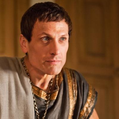 Un actor din serialul Lord of The Rings: Rings of Power și Spartacus vine la Comic Con în București