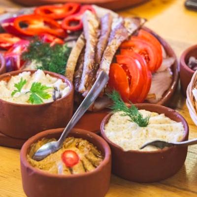 Suntem sinteza gusturilor din trei mari imperii! Gastronomia ne definește la fel de mult ca arta și cultura!