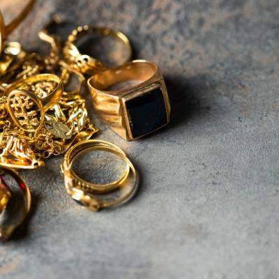 Bijuteriile vintage: hit or miss? Farmecul atemporal care sfidează trendurile