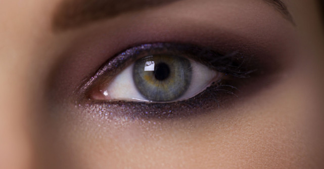 Cum să îți faci simplu și rapid machaj smokey eyes acasă fără pași complicați și produse scumpe