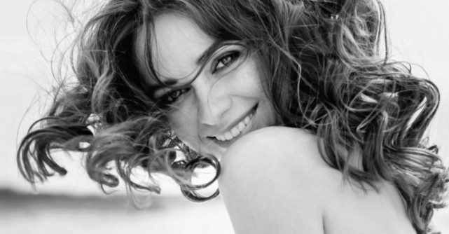 Dragă femeie, ia aminte! Fericirea nu vine cu un bărbat