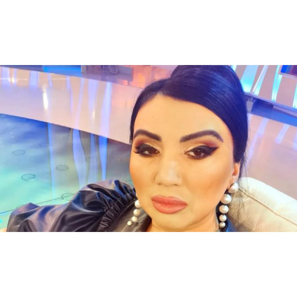 Adriana Bahmuțeanu s-a logodit la biserică cu noul ei iubit, George! Cei doi au depus actele și la primărie