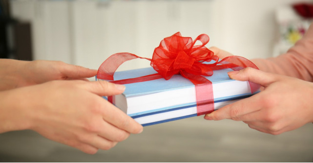 Cinci dintre cele mai noi apariții editoriale pe care le poți oferi în dar de sărbători 