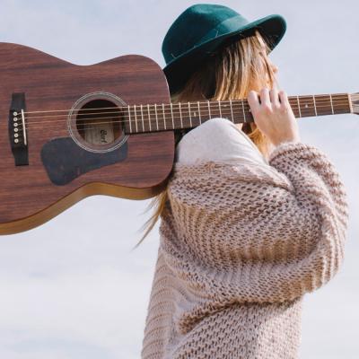 Cardigane oversize cu împletitură în ochiuri mari: pufoase și călduroase