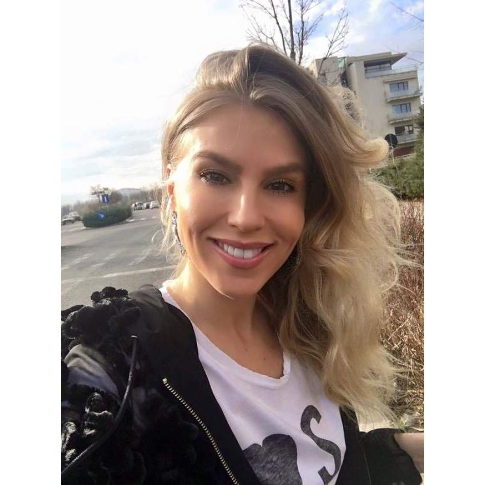 Corina Bud, poze incendiare la 42 de ani! Artista a pozat complet dezbrăcară și le-a încins imaginația internauților