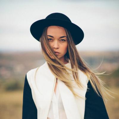 (P)Tanarul designer Catalin Valean prezinta in premiera colectia Tranzitii