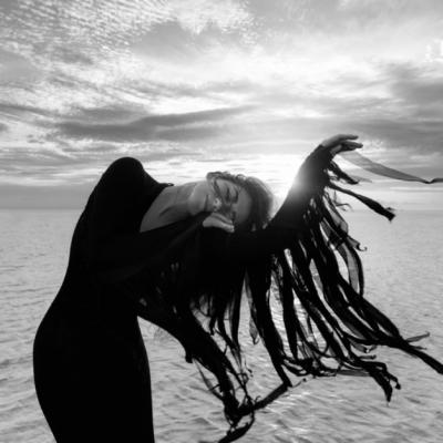 Viața nu va deveni niciodată mai ușoară, însă tu vei deveni mai puternică