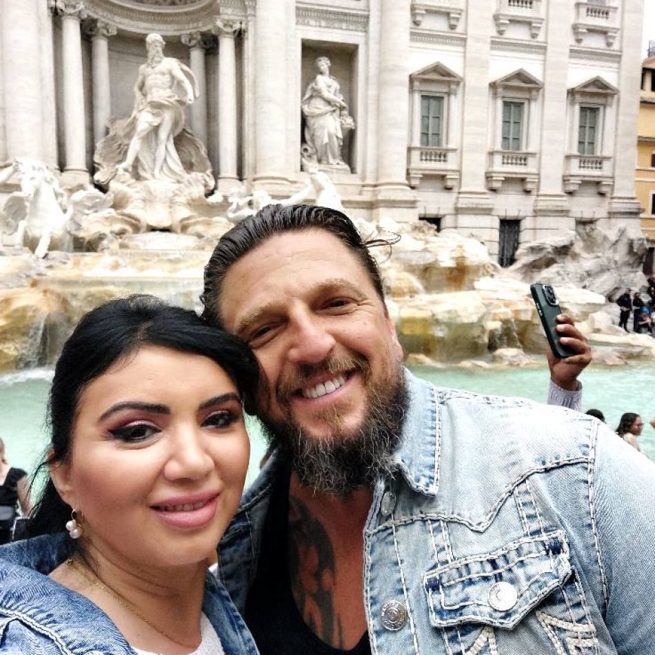 George Restivan părăsește România după despărțirea de Adriana Bahmuțeanu. Fotografia postată o va scoate din sărite pe Bahmu 