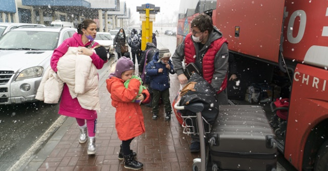 Asociația Blondie organizează curse aeriene pentru persoanele refugiate din Ucraina