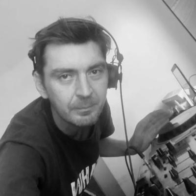 Doliu în muzica românească: DJ Bob Fontana a murit la 44 de ani. Mesaj emoționant din partea trupei Ro-Mania