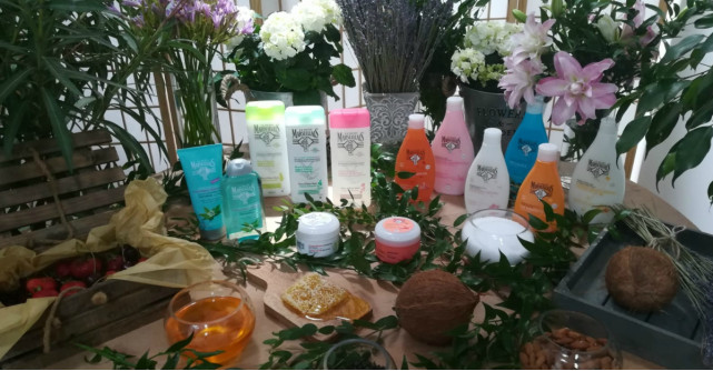 Adela Popescu te ajută să descoperi partea însorită a fiecărei zile, împreună cu produsele de îngrijire Le Petit Marseillais® 