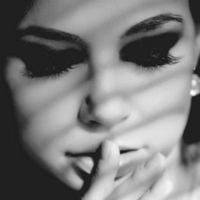 De ce nu ai găsit încă dragostea? Poate pentru că ți-ai dat seama că nu ai nevoie de nimeni pentru a fi fericită