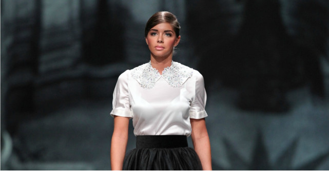 Cum porti un top satinat in tinute cool