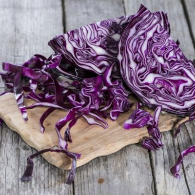 Varza rosie combate cancerul pulmonar. Cum trebuie consumata