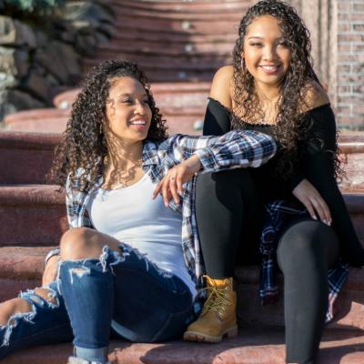 5 produse de îngrijire a părului care îmblânzesc cârlionții neascultători