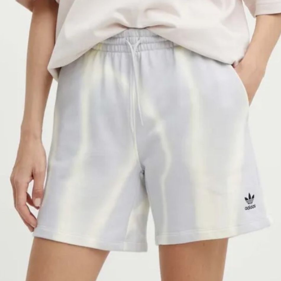 Pantaloni scurți de damă: 20 de modele pentru zilele extrem de călduroase