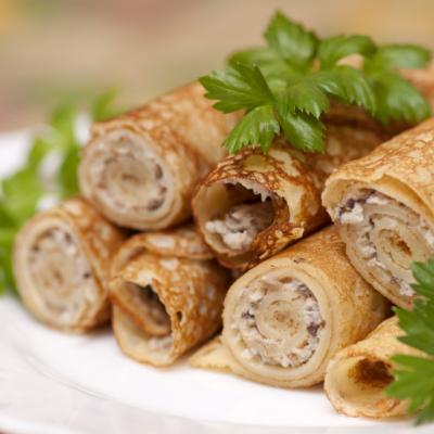 Rulouri de clatite cu carne de pui