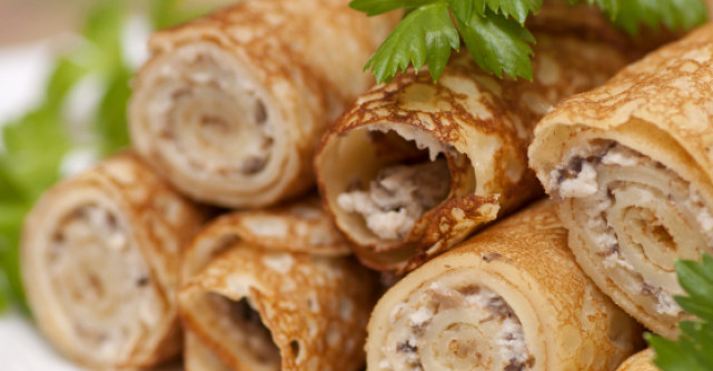 Rulouri de clatite cu carne de pui